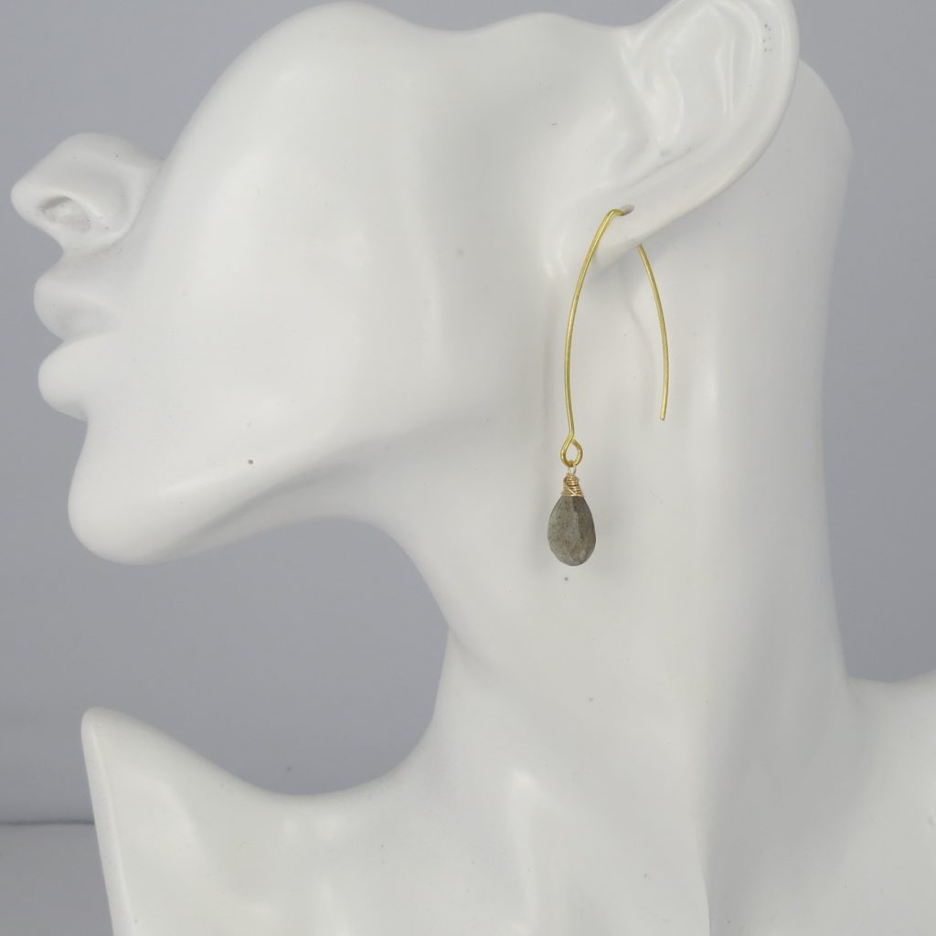 La Lacey 100 - Labradorite Earrings Hook model