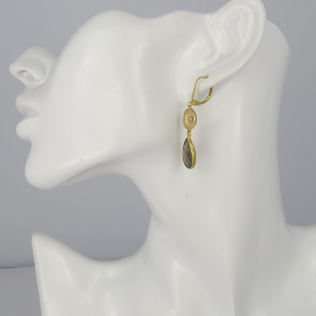 La Lacey 102 - Labradorite Earrings Double model