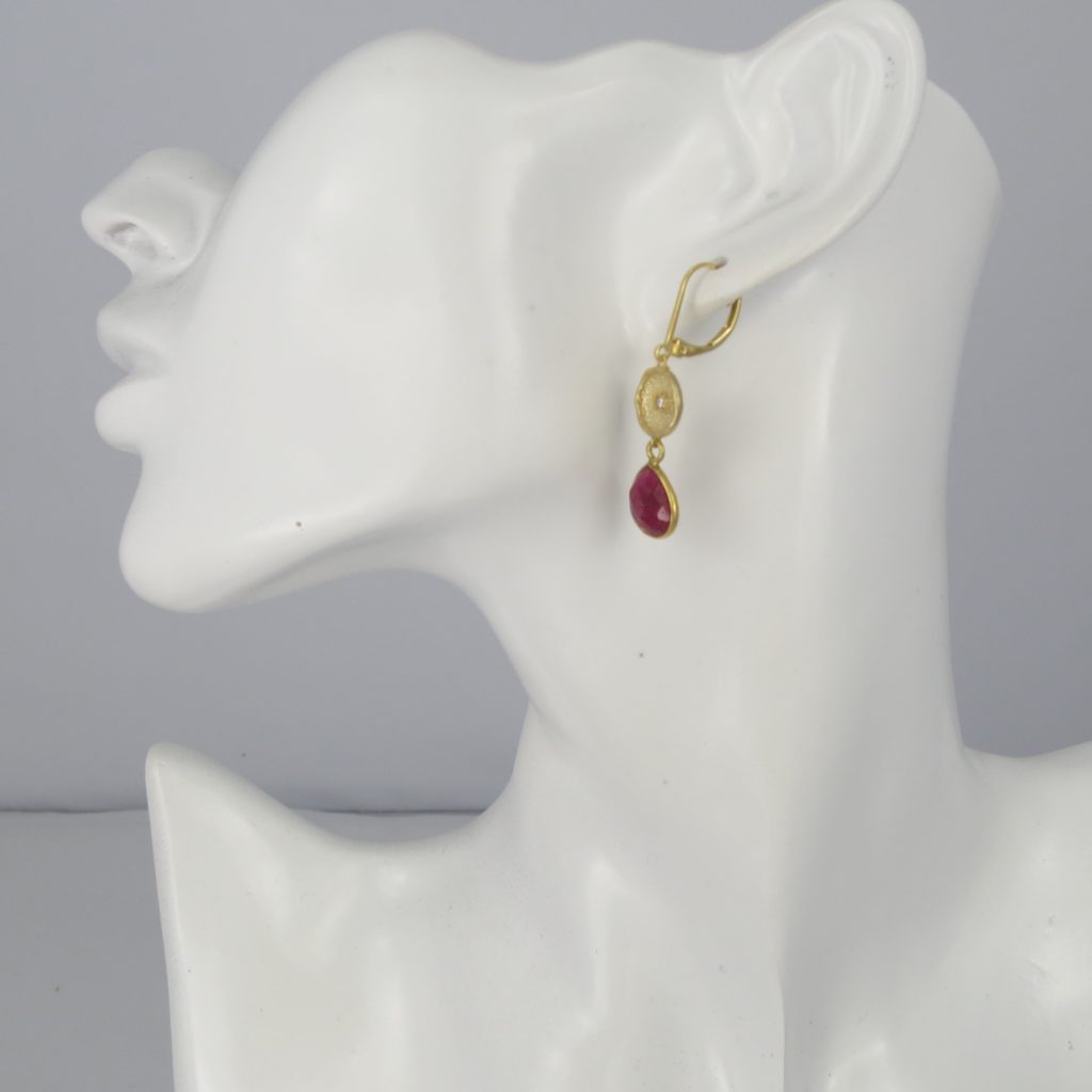 La Lacey 105 - Ruby Earrings Double model