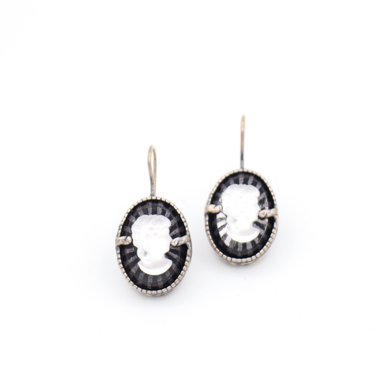 Gem Kingdom - Vintage Glasss Cameo Earrings E19a34a