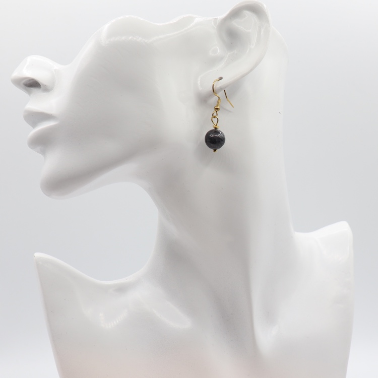 Callysta's Findings - Earrings Dark Grey Stones model