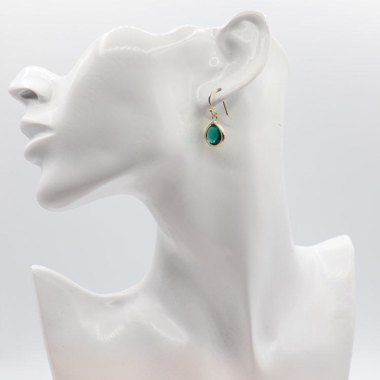 Callysta's Findings - Earrings Emerald Triangles model