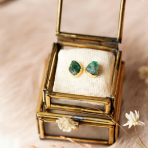 Muja Juma - Ear Studs Birthstone May Emerald