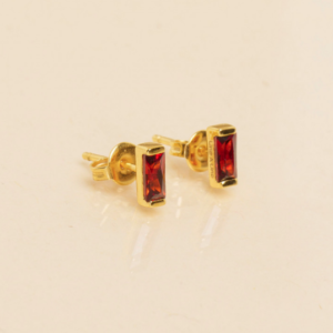 Une a Une - Ear Studs Crystal Red