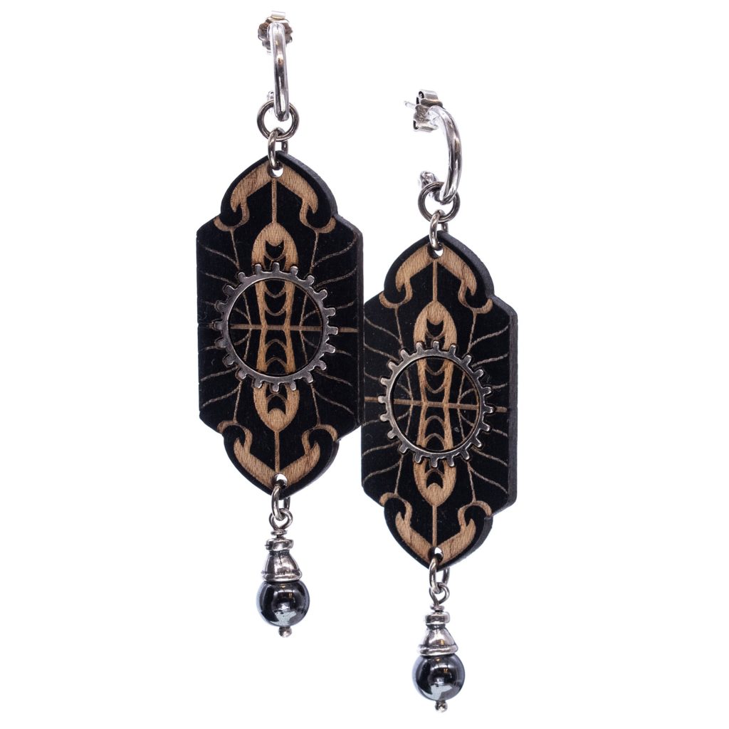 Gem Kingdom - Earrings Metropolis E22d18 Engraved Wood MOP Hematite