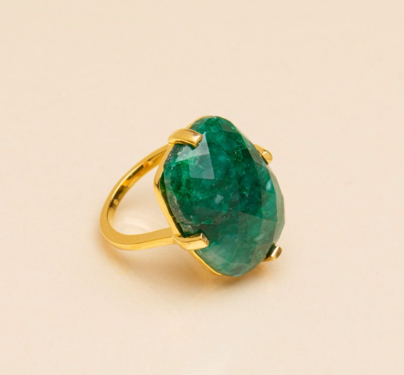 Une a Une - Emerald rectangle ring